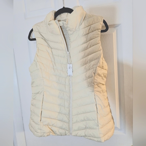 Narrow-Channel Puffer Vest - Picture 3 of 8